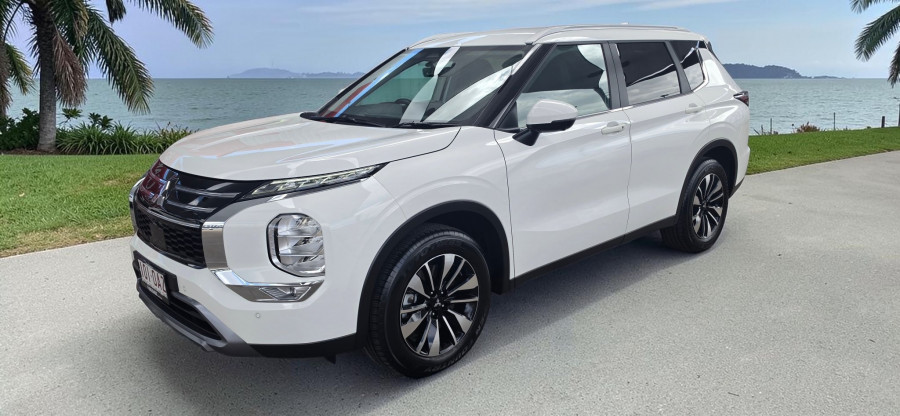 2025 Mitsubishi Outlander ZM LS SUV Image 3