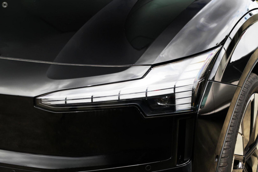 2025 Volvo EX30  Twin Motor Performance Ultra SUV Image 10