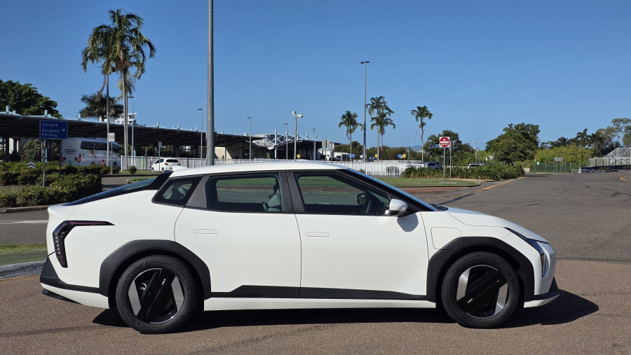2026 Kia EV4  Air Standard Range Sedan Image 5