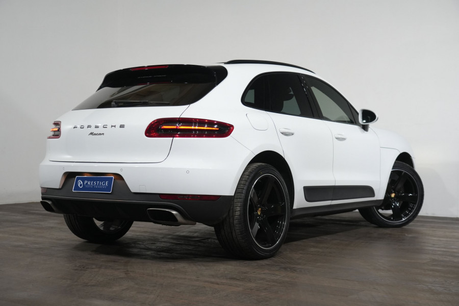 2017 Porsche Macan SUV Image 7