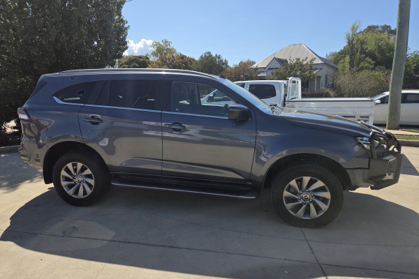 2021 Isuzu MU-X RJ LS-U SUV Image 10