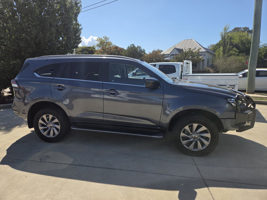 2021 Isuzu MU-X RJ LS-U SUV Image 10