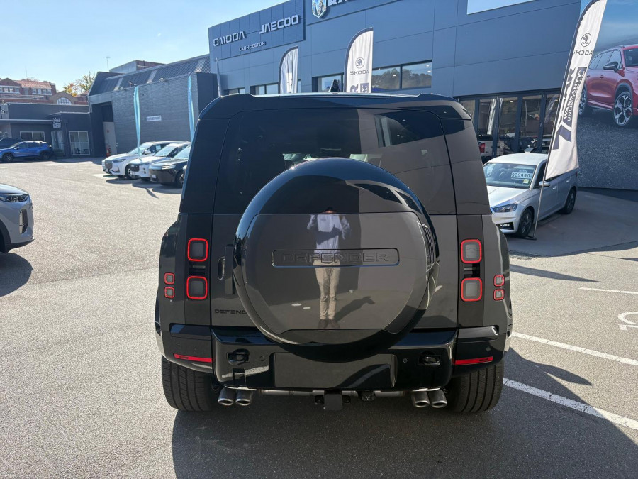 2026 Land Rover Defender L663 110 P425 X-Dynamic SE SUV Image 9