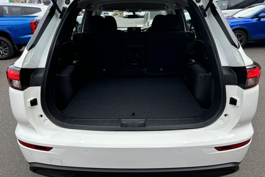 2024 Mitsubishi Outlander ZM ES SUV Image 7