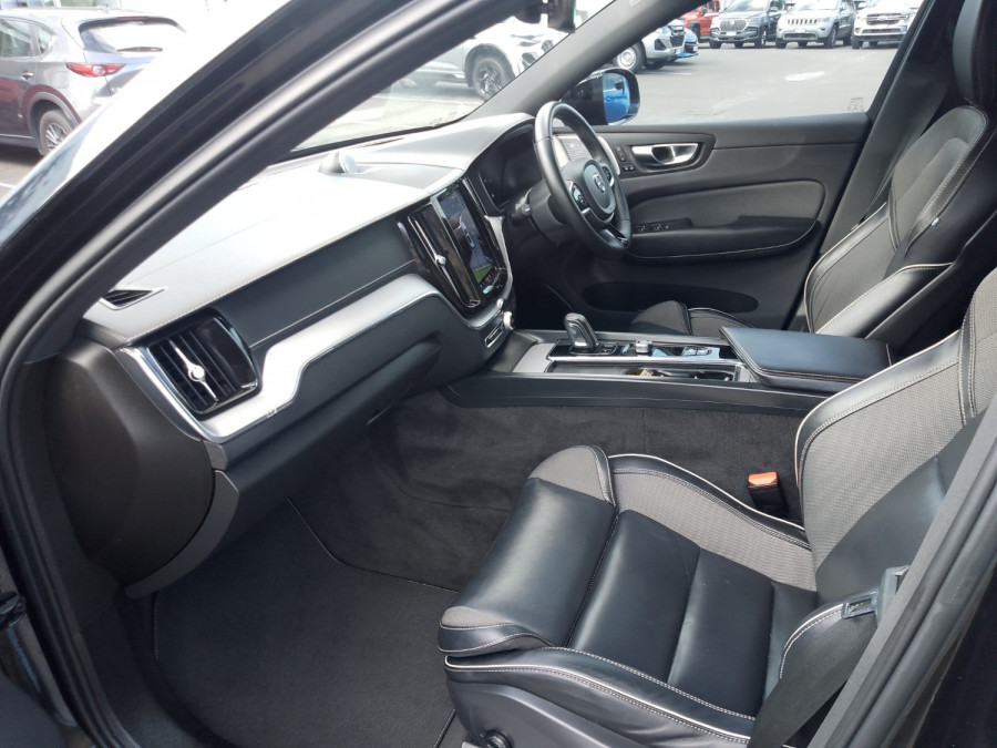 2021 MY22 Volvo XC60 UZ B6 R-Design SUV Image 16