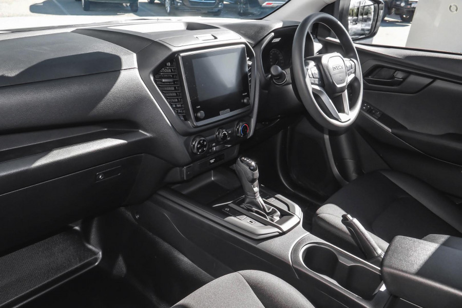 2025 MY24 Isuzu D-MAX RG SX High Ride Cab Chassis Image 13