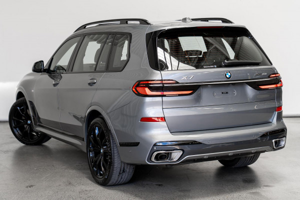 2025 BMW X7 G07 LCI xDrive40i M Sport SUV image 2