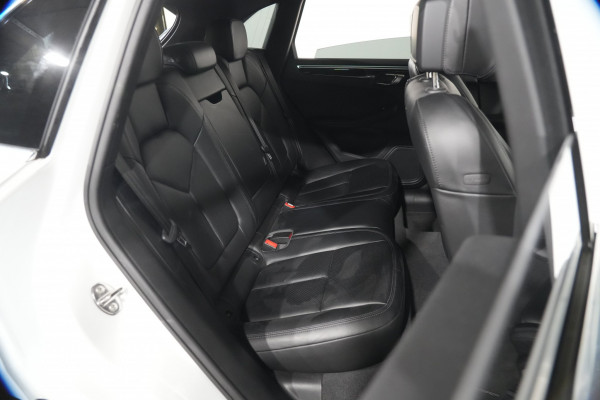 2017 Porsche Macan S SUV Image 21