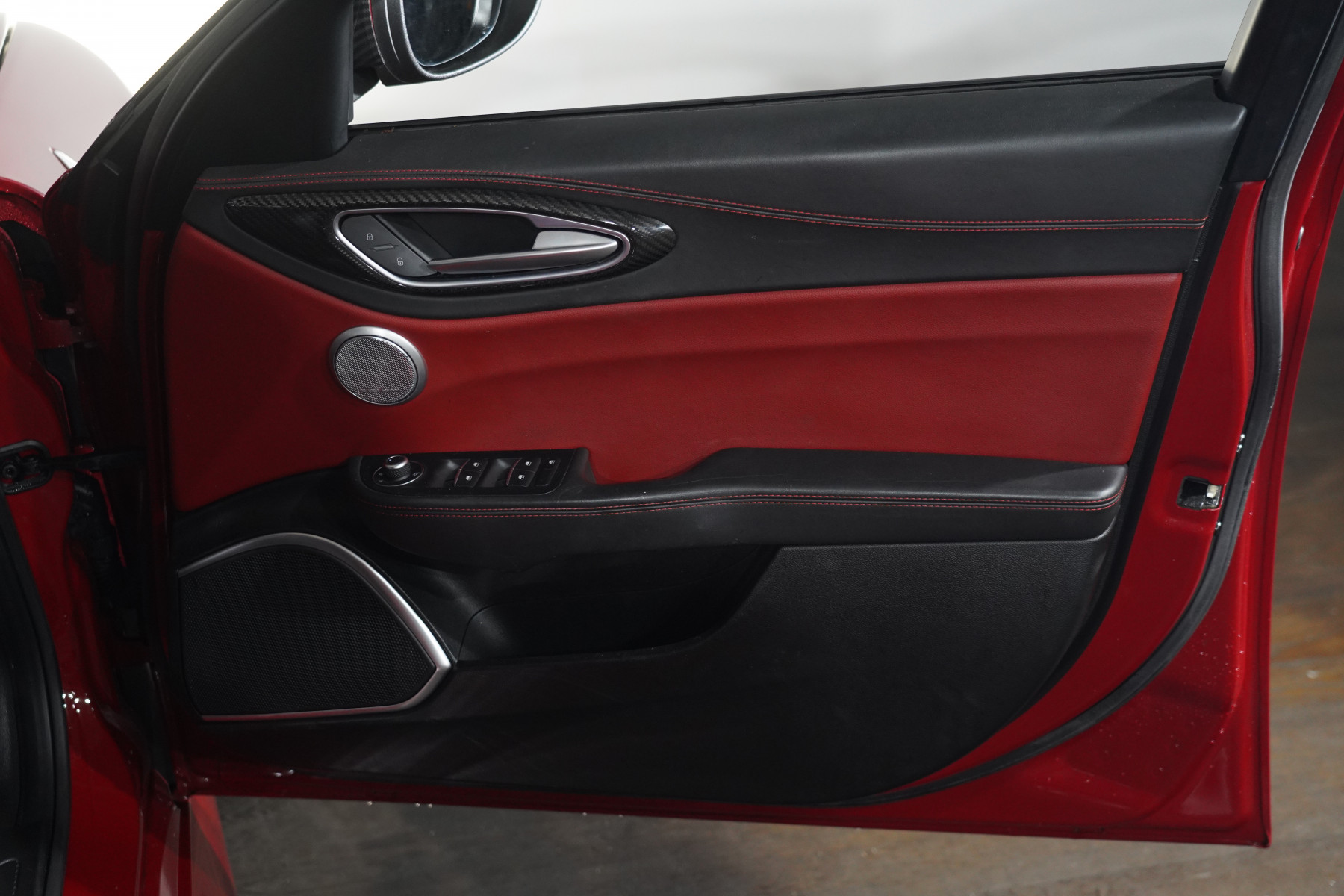 2017 Alfa Romeo Giulia Quadrifoglio (Qv) Sedan Image 29
