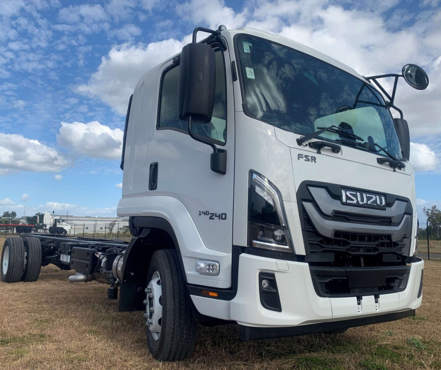2025 Isuzu FSR 140/120-240 AM R56 Cab Chassis Image 1
