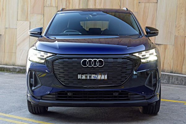 2025 MY24 Audi Q4 e-tron F4 55 SUV image 4
