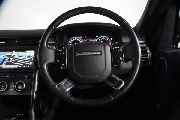 2020 Land Rover Discovery Series 5 SDV6 Landmark SUV image 14