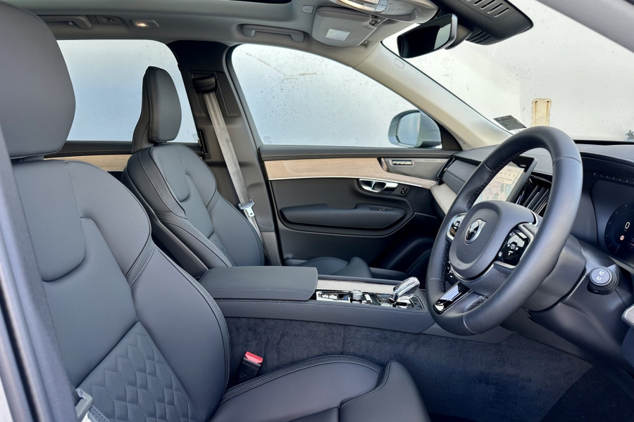 2025 Volvo XC90 L Series Ultra B5 Bright SUV Image 15