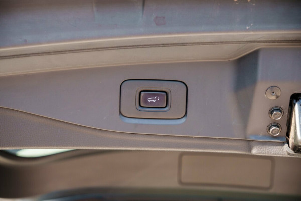 2022 Isuzu MU-X RJ LS-U SUV Image 9