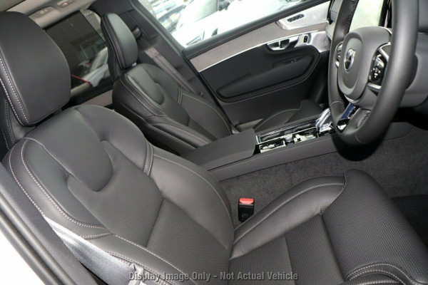 2026 Volvo XC90 L Series Ultra B5 Dark SUV Image 10