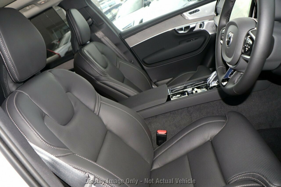 2026 Volvo XC90 L Series Ultra B5 Dark SUV Image 10