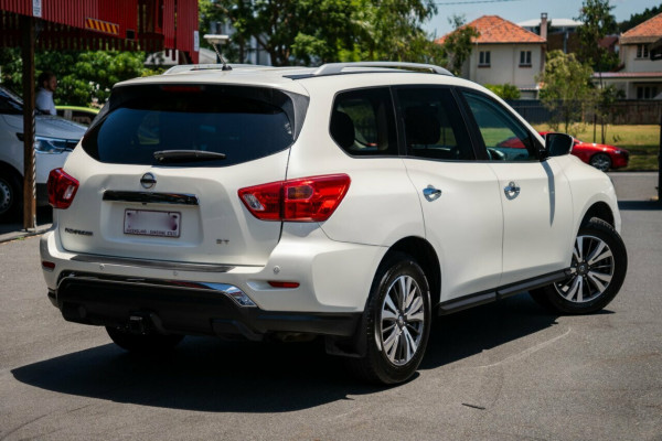 2017 Nissan Pathfinder R52 ST SUV