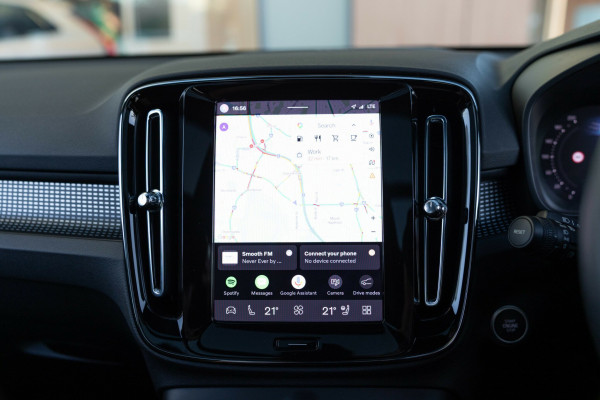 2024 MY25 Volvo XC40 XZ Ultra B4 Dark SUV Image 24