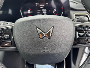2025 Mahindra XUV700  AX7L SUV
