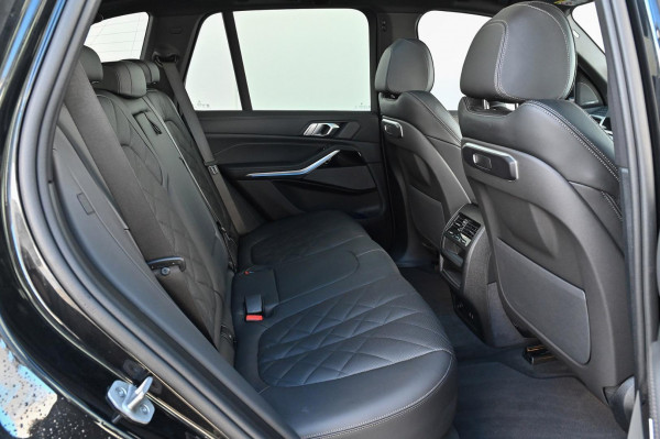 2025 BMW X5 G05 LCI xDrive40i M Sport SUV image 8