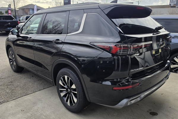 2026 MY25 Mitsubishi Outlander ZM LS SUV Image 7