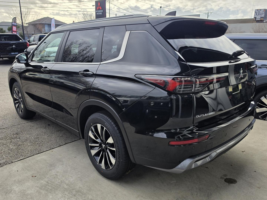 2026 MY25 Mitsubishi Outlander ZM LS SUV Image 7