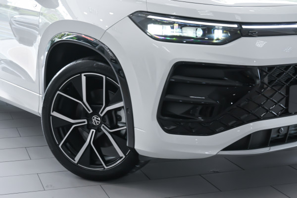 2025 Volkswagen Tayron R4 195TSI R-Line SUV image 6