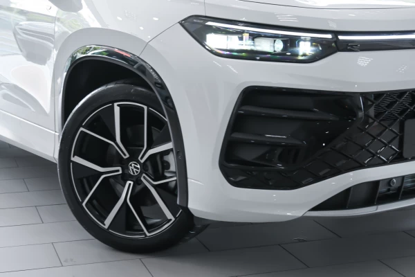 2025 Volkswagen Tayron R4 195TSI R-Line SUV Image 6