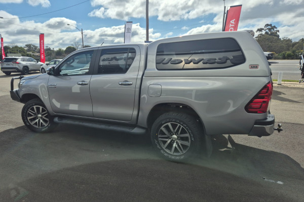 2018 Toyota HiLux  SR5 Double Cab Pick Up Image 8