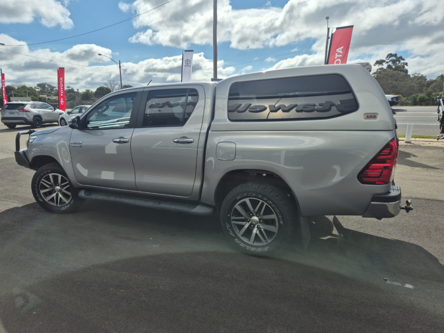 2018 Toyota HiLux  SR5 Double Cab Pick Up Image 8