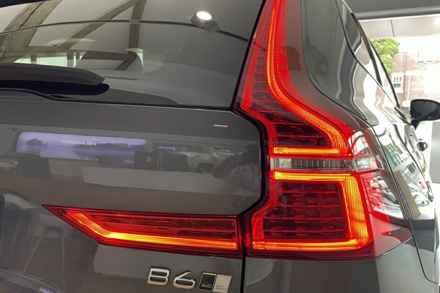 2021 MY22 Volvo XC60 UZ B6 R-Design SUV Image 8