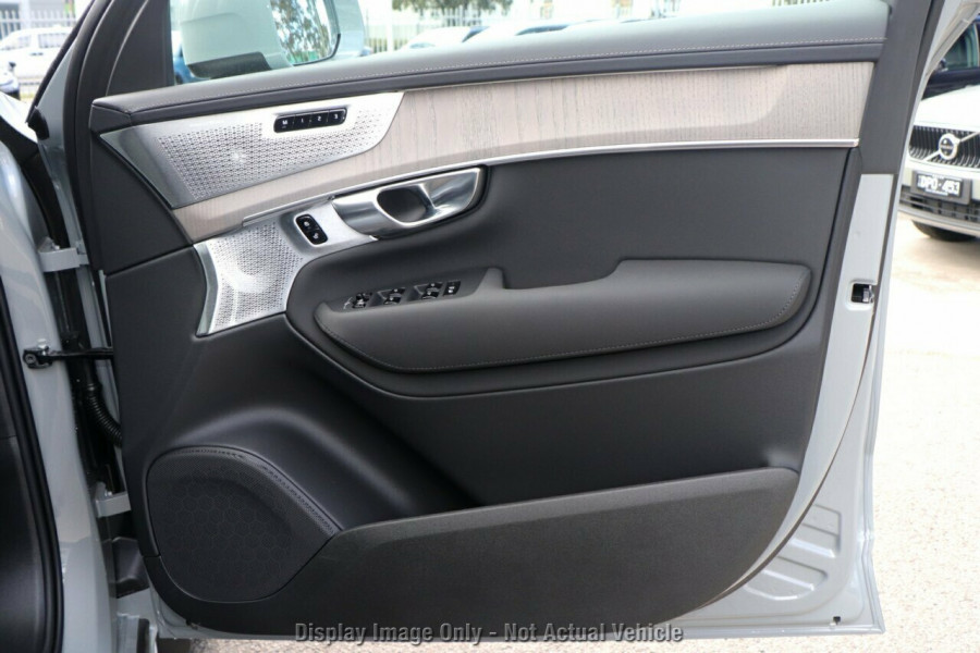 2026 Volvo XC90 L Series Ultra B5 Dark SUV Image 5
