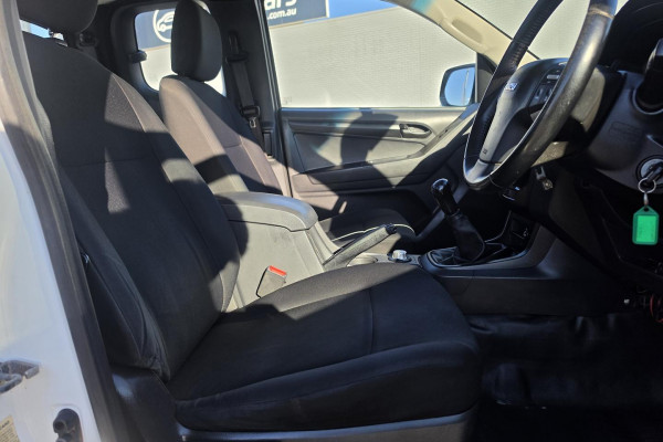 2017 Isuzu D-MAX  SX Cab Chassis Image 14
