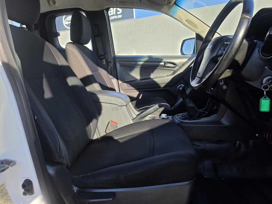2017 Isuzu D-MAX  SX Cab Chassis Image 14