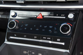 2025 Hyundai Santa Fe MX5.V1 Hybrid SUV image 14