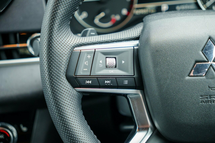 2024 Mitsubishi Outlander ZM Black Edition SUV Image 12