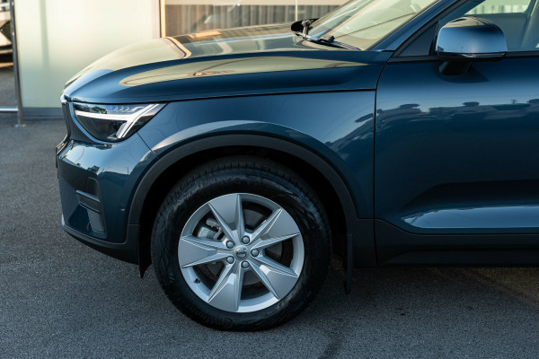 2025 Volvo XC40 XZ Plus B4 SUV Image 9