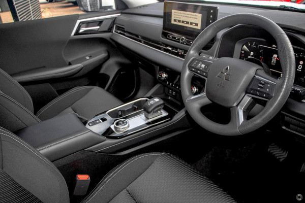 2025 Mitsubishi Outlander ZM ES SUV Image 5