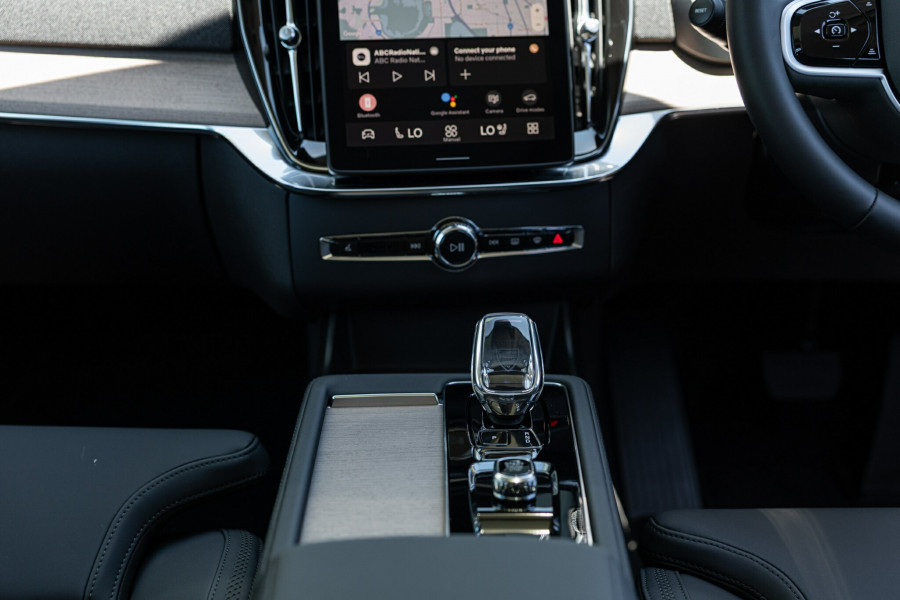 2025 MY26 Volvo XC90 L Series Plus T8 Plug-in Hybrid Dark SUV Image 23