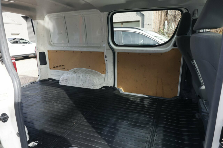 2021 Toyota HiAce GDH300R  Van Image 7