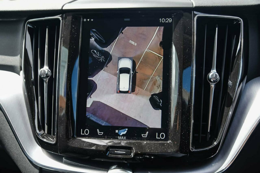 2019 MY20 Volvo XC60 UZ D4 Momentum Suv Image 14