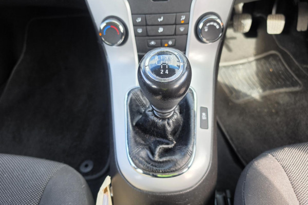 2012 MY13 Holden Cruze JH Series II CD Hatch Image 18