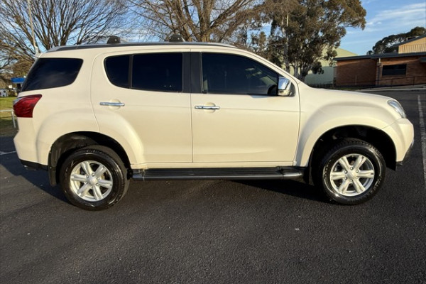 2015 Isuzu MU-X LS-T SUV Image 2