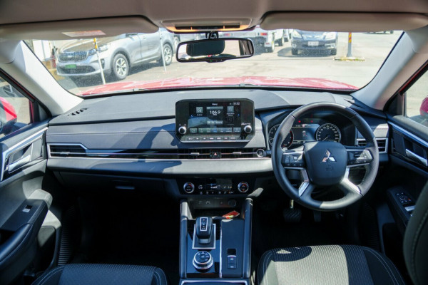 2024 Mitsubishi Outlander ZM LS SUV Image 17