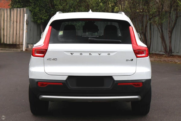 2025 MY26 Volvo XC40 XZ Ultra B4 Bright SUV Image 3