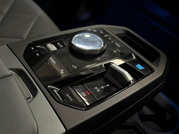 2026 MY25 BMW iX I20 xDrive45 M Sport SUV image 22