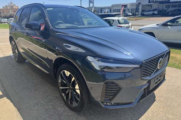 2026 Volvo XC60 UZ Ultra B5 Dark SUV Image 3