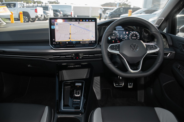 2026 Volkswagen Golf 8.5 110TSI R-Line Hatch image 7