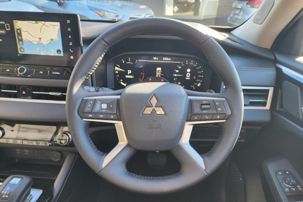 2025 Mitsubishi Outlander ZM LS SUV Image 10