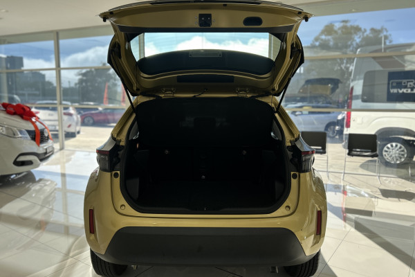 2021 Toyota Yaris Cross MXPB10R GX SUV Image 20